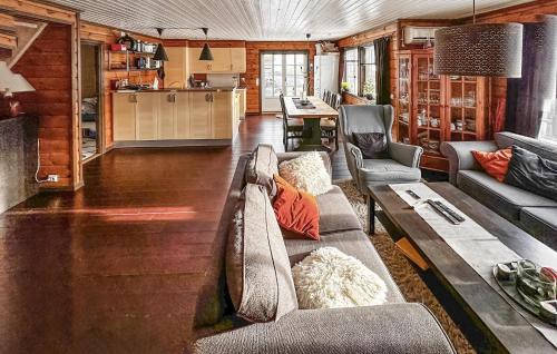 Valle House | 4 Bedroom Awesome Home In Rysstad