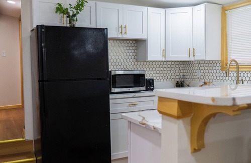 Upper Marlboro Bed & Breakfast | 4-bedroom bed & breakfast in fantastic Upper Marlboro with AC