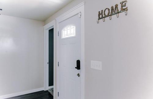 Burlington House | 4-bedroom Burlington with AC & Wifi