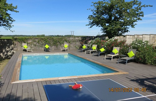 Louzac-Saint-Andre Cottage | 4 bedroom cottage set amongst the vineyards with own pool and garden