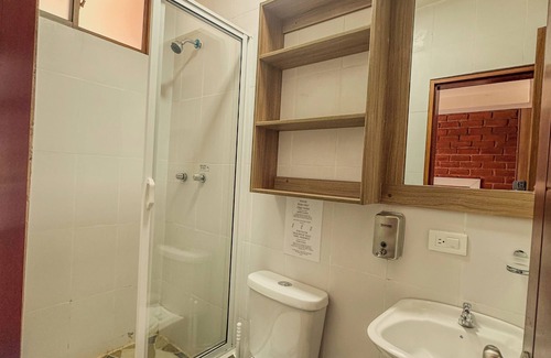 Banos de Agua Santa Cabin | 4-bedroom lodge in charming Baños de Agua Santa with WiFi, Garage, bbq.