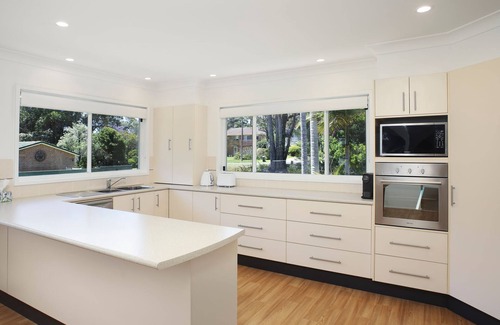 Sanctuary Point House | 4 Bedroom - Family Friendly home with direct access to the Basin