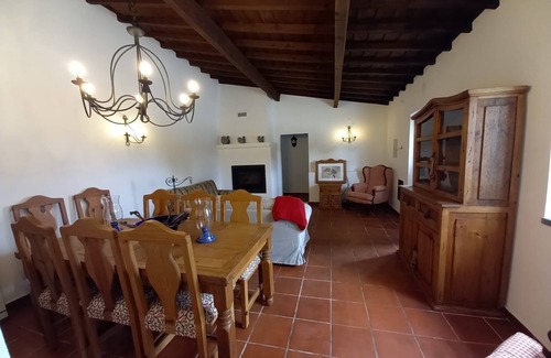 Reguengos de Monsaraz Other | 4-bedroom farmhouse in tranquil Alcáçovas with WiFi, ACn