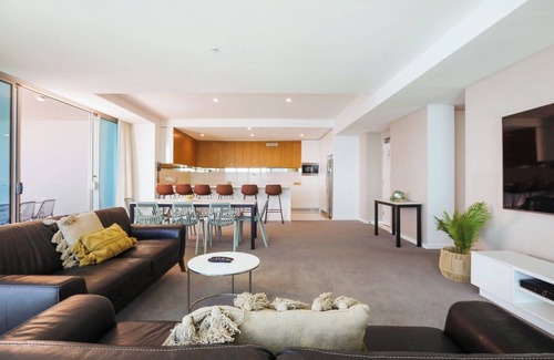 Surfers Paradise Apartment | 4 bedroom H Residence 25101 - 51 Levels above Hilton Hotel