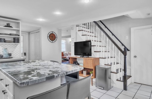 Norwich House | 4-bedroom house in Norwich with Hot tub and 13 minutes to Mohegan and Foxwoods
