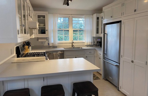 Wainscott House | 4-bedroom house in charming Wainscott walking distance to the beach