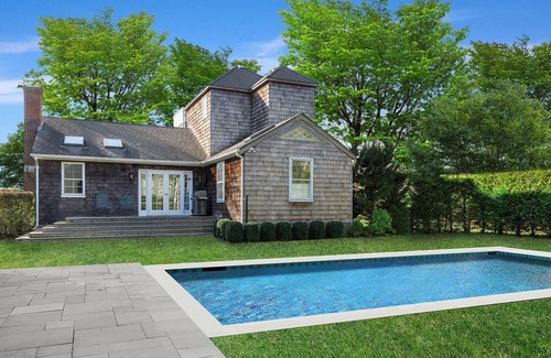 Wainscott House | 4-bedroom house in charming Wainscott walking distance to the beach