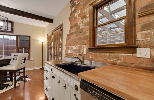 South Congress House | 4 Bedroom South Congress Ultimate Austin Getaway Home & just 2 miles to Downtown