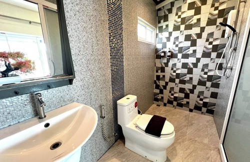 Na Chom Thian Villa | 4-bedroom villa in fantastic Tambon Bang Sare with AC