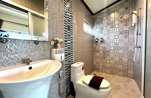 Na Chom Thian Villa | 4-bedroom villa in fantastic Tambon Bang Sare with AC