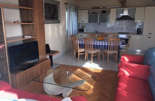 Privlaka Apartment | 4-BEDROOMS; PRIVATE POOL,BBQ, Quite area !