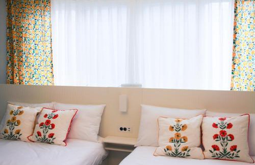 Seogyo-dong Apartment | 4 Beds in the Heart of Hongdae, Mangwon, Sangsu & Red Road