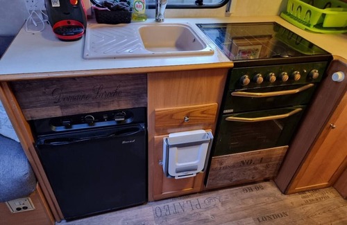 Singlewell House | 4 berth caravan in a garden, nestled in the trees