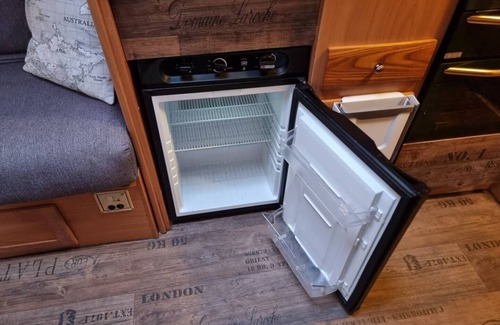 Singlewell House | 4 berth caravan in a garden, nestled in the trees