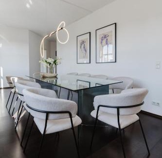 Mitte Apartment | 4 BR Apartment - ZENTRAL - GERÄUMIG - KÜCHE - TERRASSE - WIFI - KAFFEE - PARKHAUS