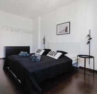 Mitte Apartment | 4 BR Apartment - ZENTRAL - GERÄUMIG - KÜCHE - TERRASSE - WIFI - KAFFEE - PARKHAUS