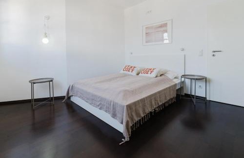 Mitte Apartment | 4 BR Apartment - ZENTRAL - GERÄUMIG - KÜCHE - TERRASSE - WIFI - KAFFEE - PARKHAUS