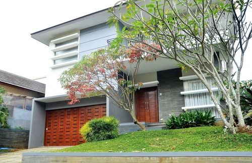 Bandung Villa | 4 BR City View Villa with a private pool 1