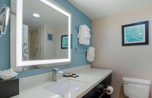 Baymeadows House | 4 Budget-friendly Units! FREE Breakfast, Parking! Near Tree Hill Nature Center!