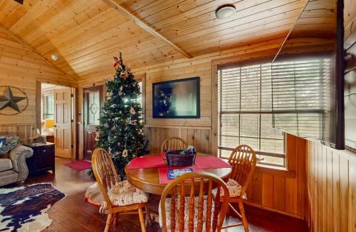 Ledbetter House | 4 Cabins - Reindeer Ranch at Round Top