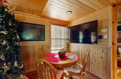 Ledbetter House | 4 Cabins - Reindeer Ranch at Round Top