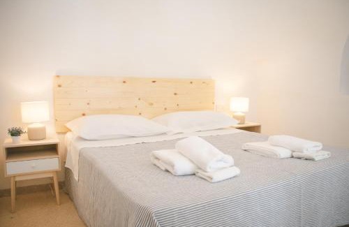 Ostuni House | 4 Camere da Letto - Trulli con Camino, Foresta e BBQ