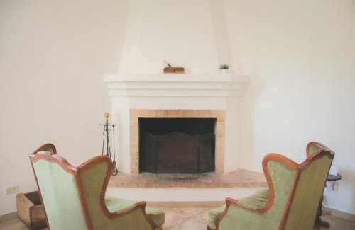 Ostuni House | 4 Camere da Letto - Trulli con Camino, Foresta e BBQ