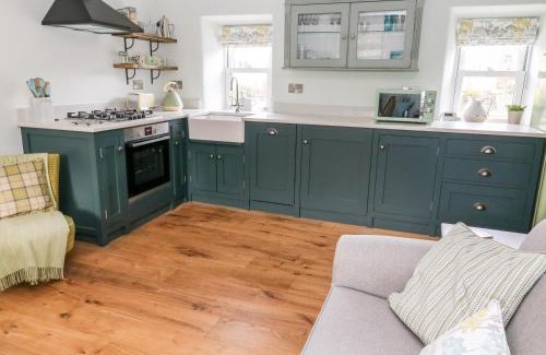 Barnoldswick House | 4 Castle View