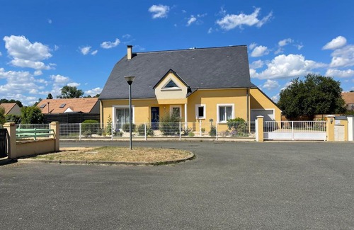 Roeze-sur-Sarthe House | 4 chambres à 15 min du circuit des 24H du Mans dans maison