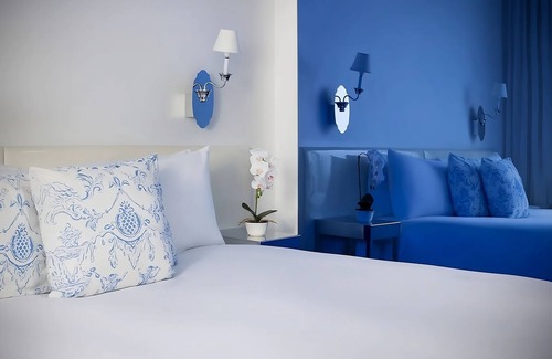 SoHo Hotel | 4 Elegant Deluxe Suites with Living Room! Offering sweeping views of NYC!