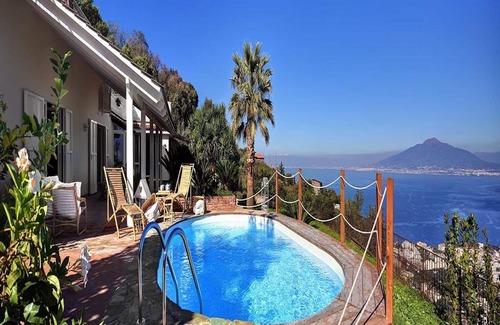Massa Lubrense Villa | 4 ensuite bedroom villa with pool near Sorrento centre