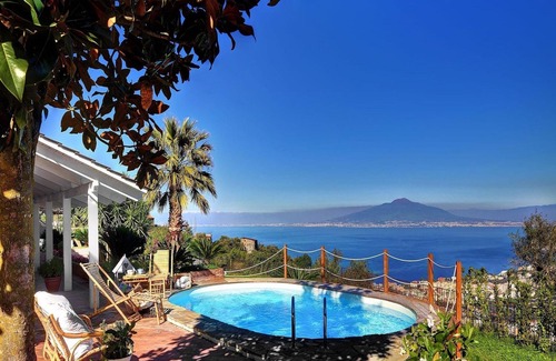 Massa Lubrense Villa | 4 ensuite bedroom villa with pool near Sorrento centre