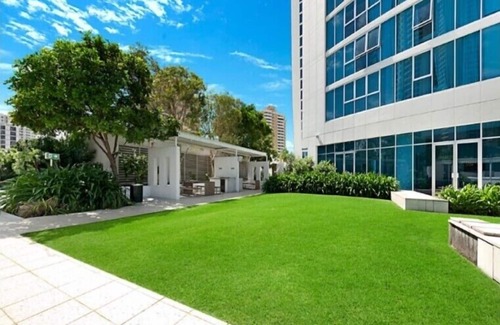 Surfers Paradise Apartment | 4 HUGE SMART TV"S - Level 31 3 bedroom Ocean H Residence