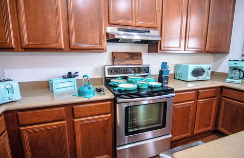 McNeil House | 4-King-Beds Bungalow Modern ~ Stylish Home North Austin~Minutes to Downtown