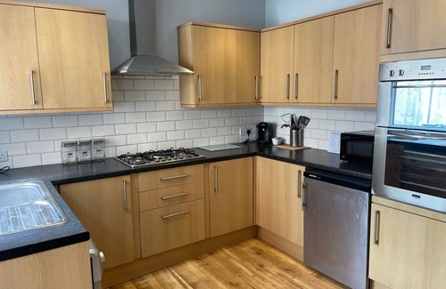 Manchester Apartment | 4 Luxury Ensuite Bedrooms, Games & Arcade Room