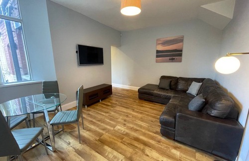 Manchester Apartment | 4 Luxury Ensuite Bedrooms, Games & Arcade Room