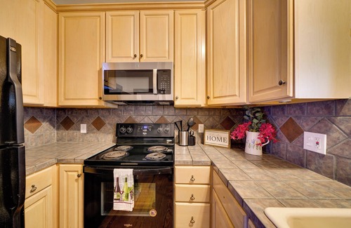 Highland Park House | 4 Mi to Downtown! Cozy Bungalow in San Antonio