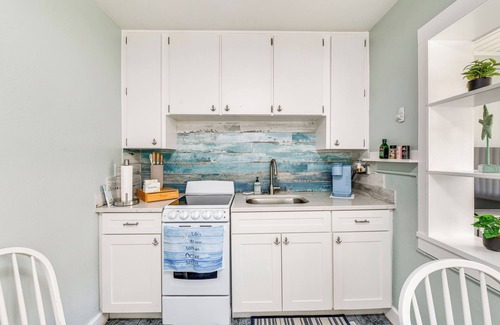 St. Pete Beach Apartment | 4 Mi to John's Pass: Cozy St Pete Beach Apt!