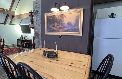 Charter Hills Cabin | 4 min Beech Mtn. Gem: Cabin Retreat near Slopes & Trails nPet friendly