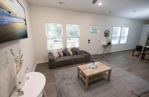 Burlington House | 4 Min to Downtown - 10 Min to Elon - Washer and Dryer