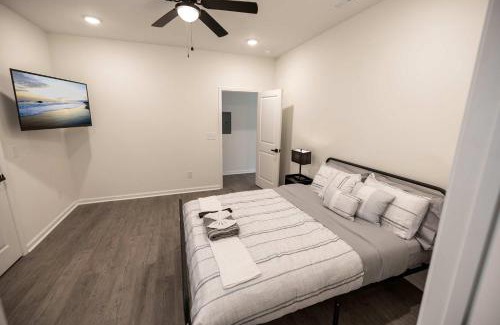 Burlington House | 4 Min to Downtown - 10 Min to Elon - Washer and Dryer