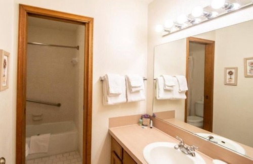 April Sound Resort | 4 Night Minimum (See Availability Below Prior to Purchase)