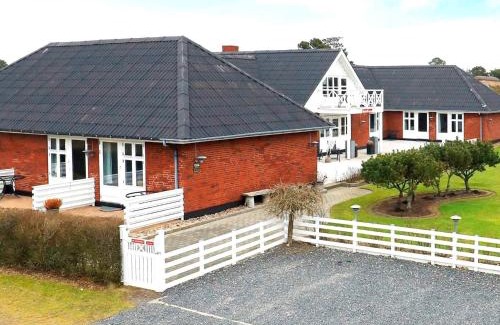 Blavand Strand Apartment | 4 person holiday home in Bl vand