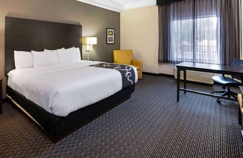 Superstition Springs House | 4 Pet-Friendly Units, Onsite Pool, Pool View, Free Breakfast
