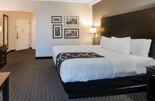 Superstition Springs House | 4 Pet-Friendly Units, Onsite Pool, Pool View, Free Breakfast