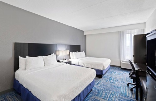 East Texas Hotel | 4 Simple Yet Stylish Rooms Near Dorney Park & Wildwater Kingdom - w/Breakfast!