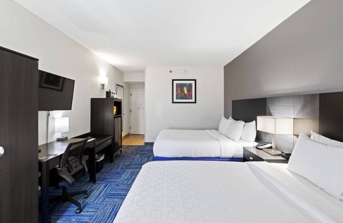 East Texas Hotel | 4 Simple Yet Stylish Rooms Near Dorney Park & Wildwater Kingdom - w/Breakfast!