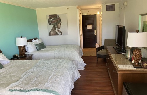 Hanamaulu Hotel | 4 Star Kauai Beach Resort, just steps to the beach