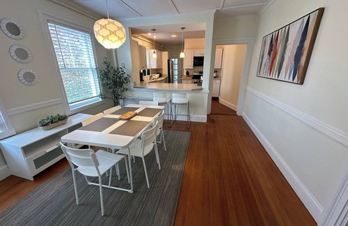 Newport House | 4 Unit Dog Friendly Home (Sleeps 18) on Historic Spring St.