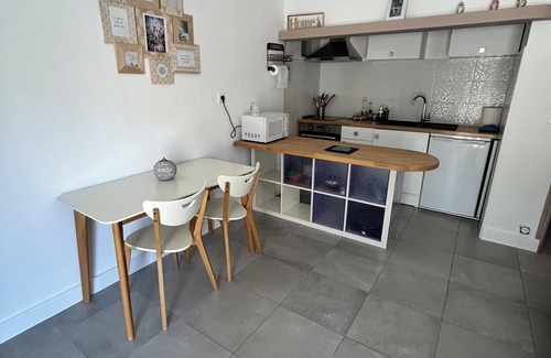 Gard Rhodanien Apartment | 40 m2 apartment with small terrace and parking space